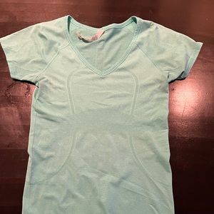 Lululemon Run Swiftly V neck top size 8